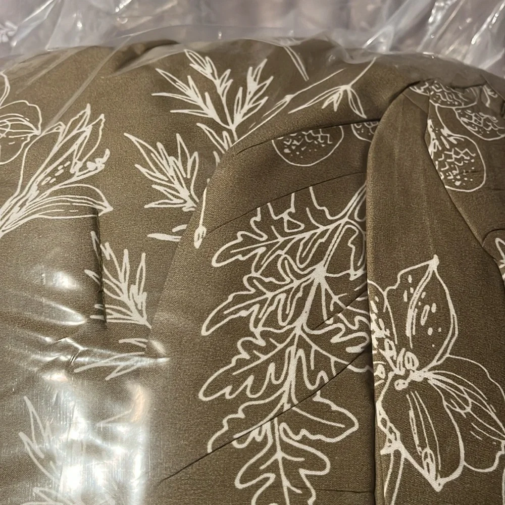 Brand New Bedding Comforter Set 3 pc. Queen size.